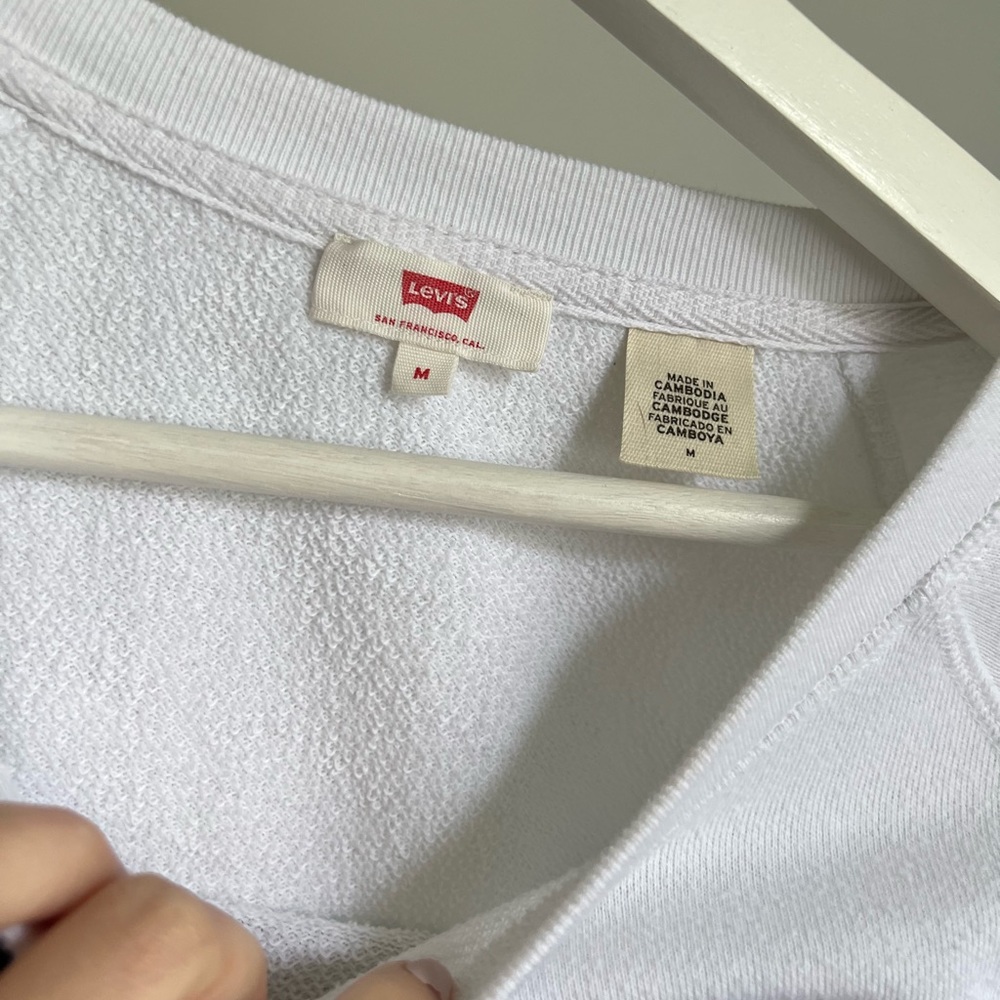 Levi’s Sweater - Picture 2 of 2